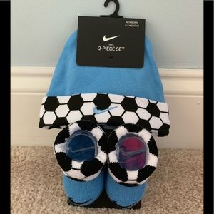 ‼️FINAL PRICE‼️ Nike baby hat & bootie set